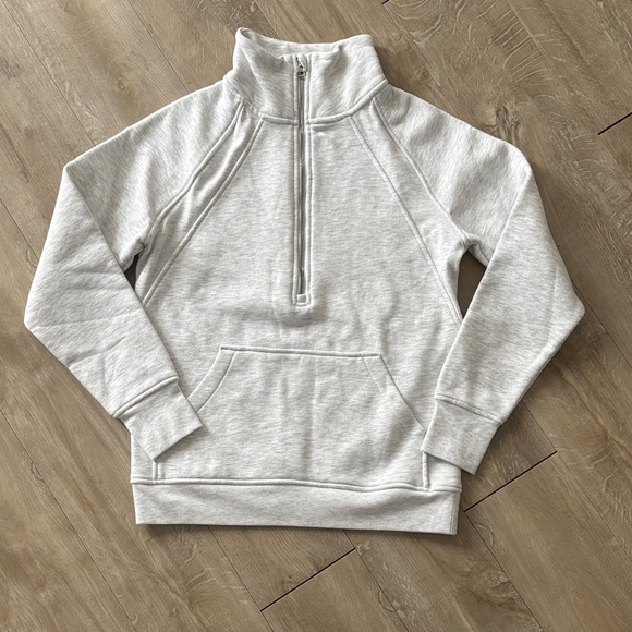 Danskin Sweaters - NWOT Danskin Light Heathered Grey 12 Zip Sweater Size XS 19” ptp